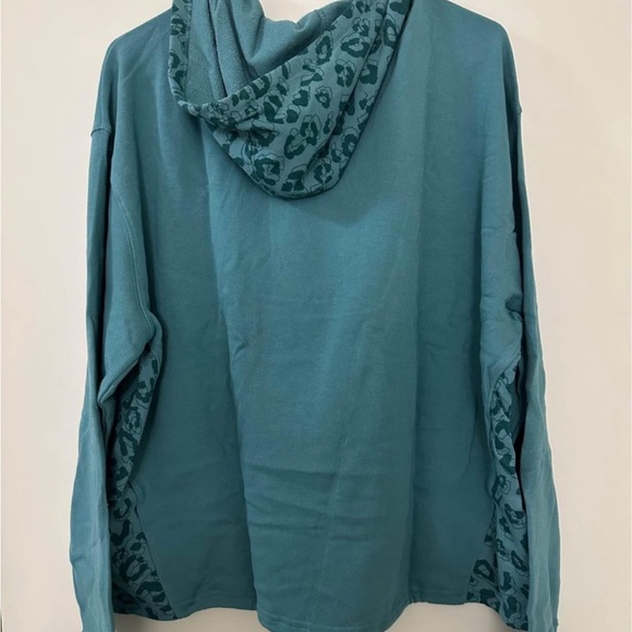 New with tags sweatshirt - Picture 2 of 3